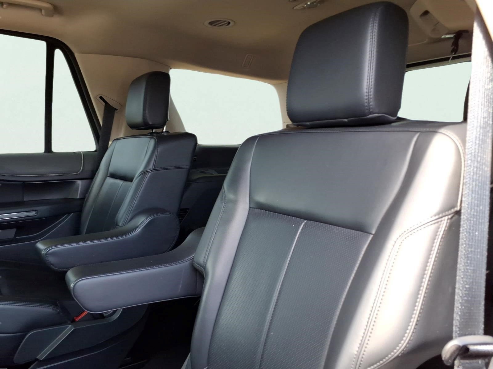Used 2024 Ford Expedition XLT RWD image 13