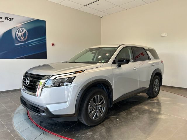 Used 2025 Nissan Pathfinder S AWD/4WD image 2