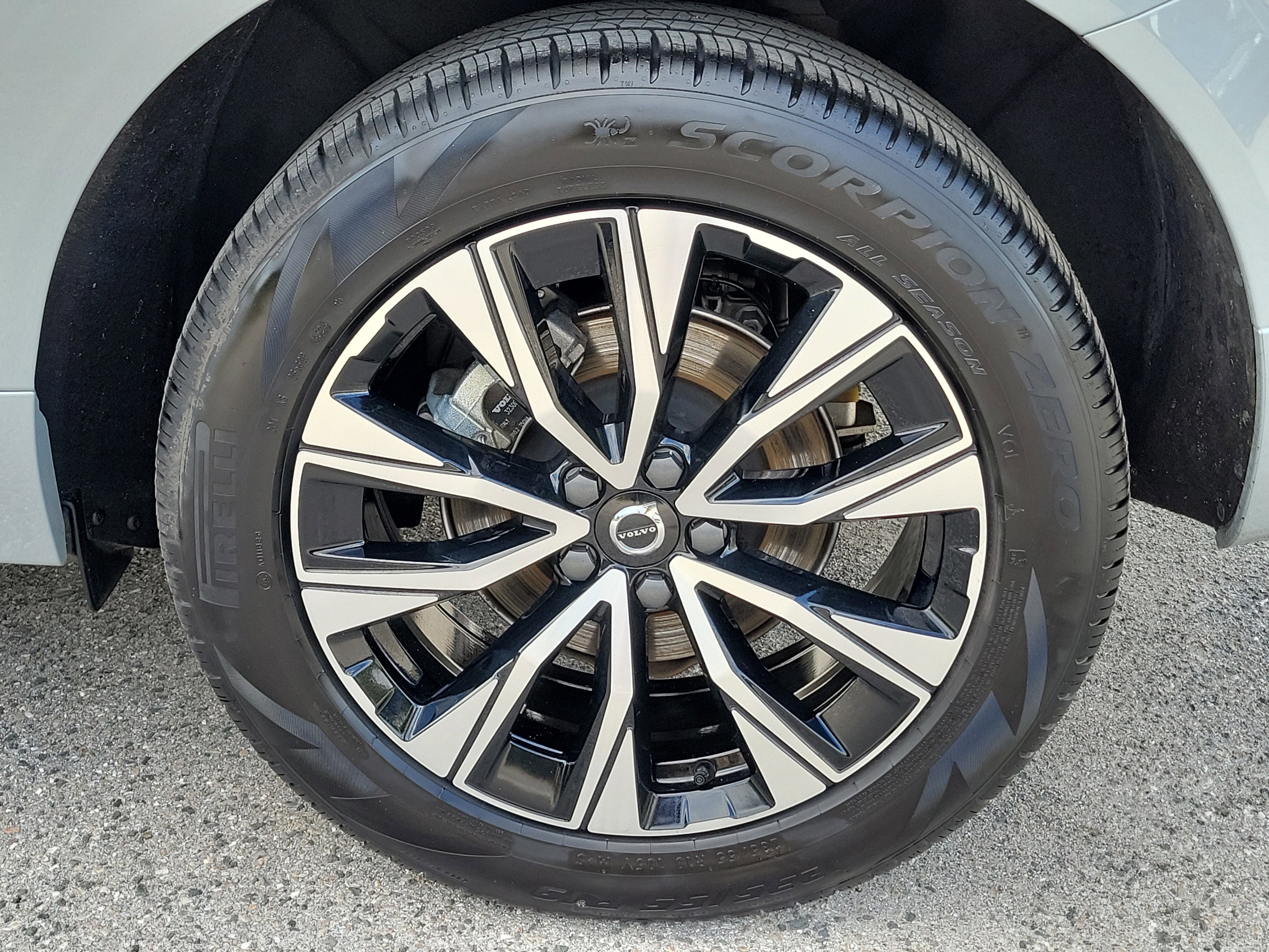 Used 2025 Volvo XC60 B5 Plus image 11