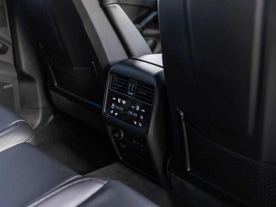 Certified 2026 Porsche Cayenne Coupe AWD/4WD image 42
