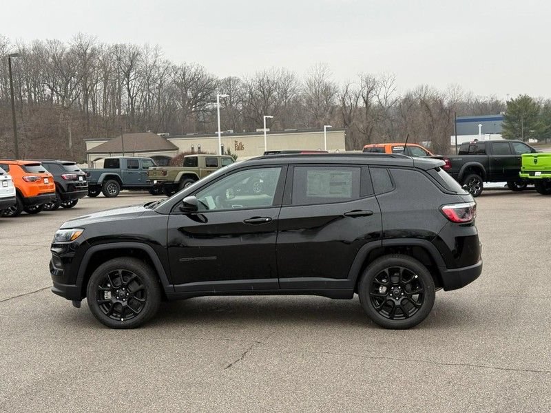 New 2026 Jeep Compass Latitude AWD/4WD image 2