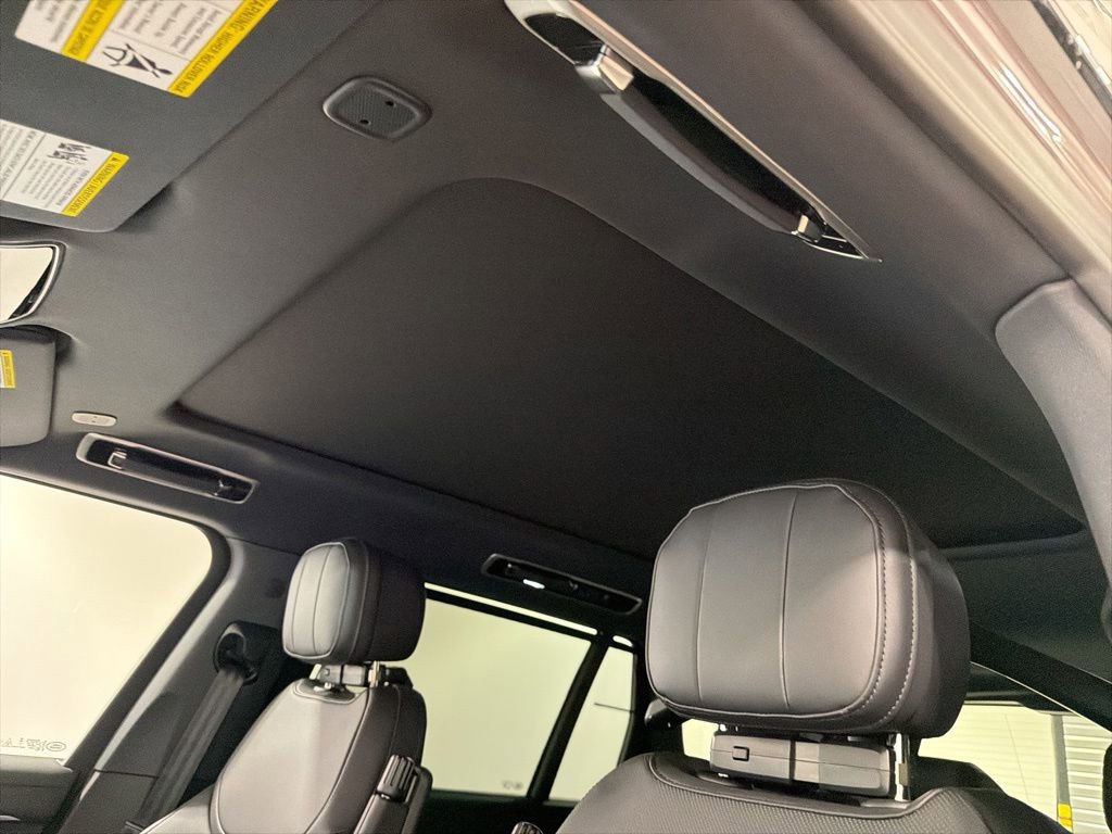 New 2026 Land Rover Range Rover Long Wheelbase SE AWD/4WD image 19
