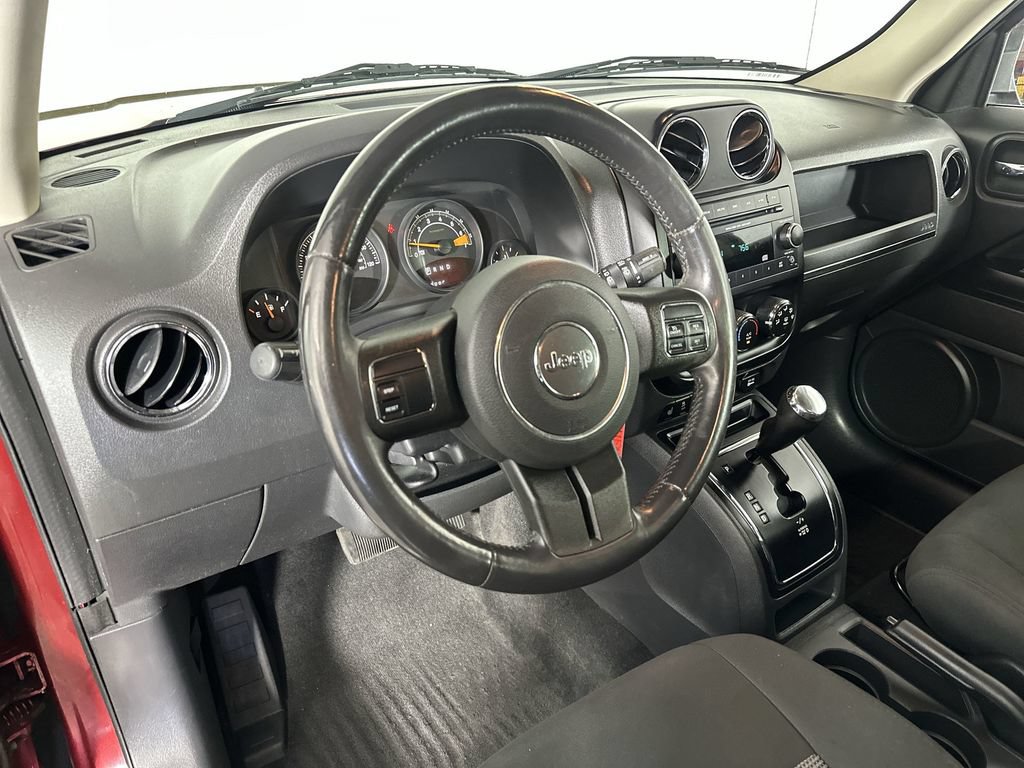 Used 2014 Jeep Patriot Latitude AWD/4WD image 12