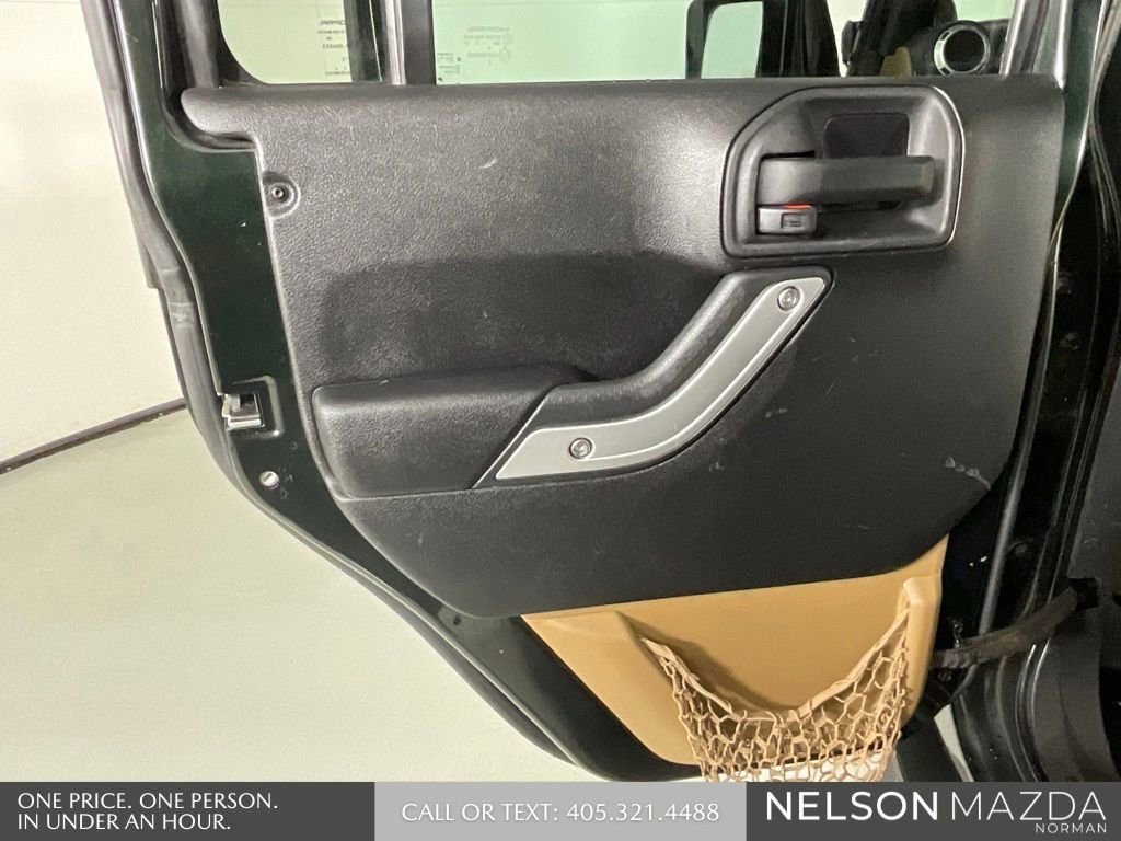Used 2012 Jeep Wrangler Unlimited Rubicon w/ Connectivity Group AWD/4WD image 22