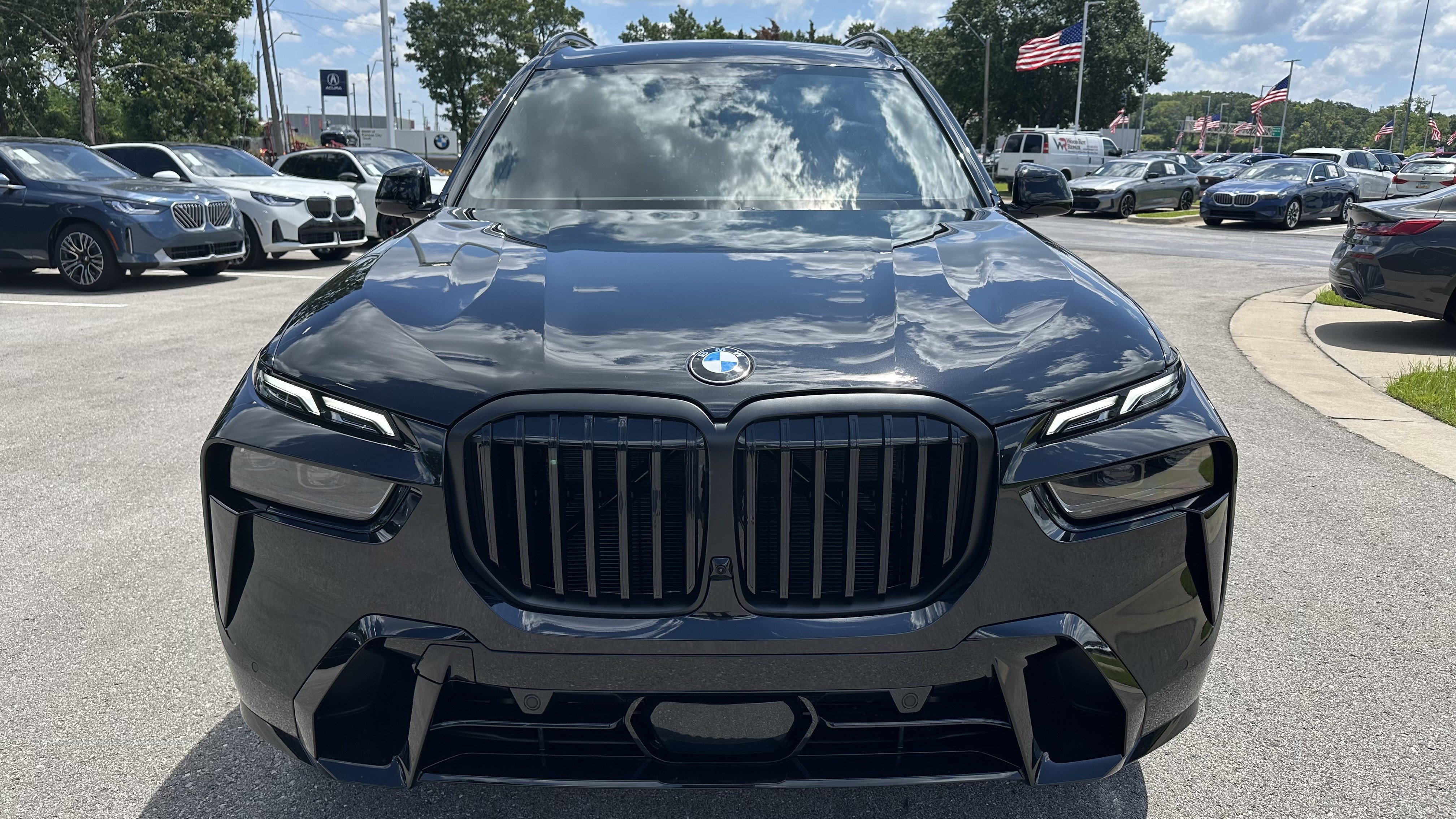 New 2027 BMW X7 xDrive40i w/ M Sport Package AWD/4WD image 3