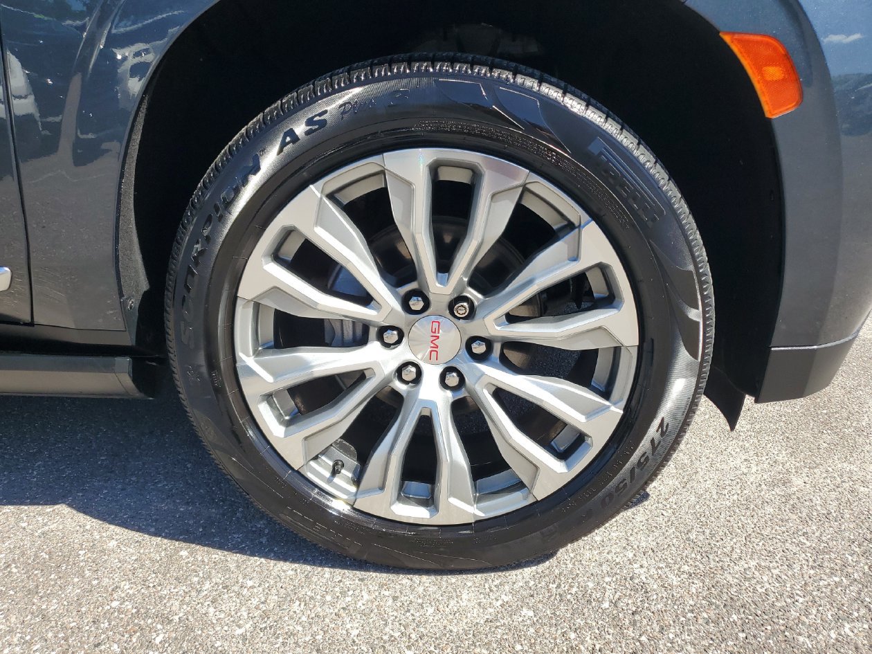 Used 2021 GMC Yukon Denali w/ Denali Premium Package RWD image 5