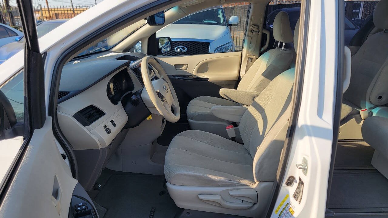Used 2014 Toyota Sienna L FWD image 20