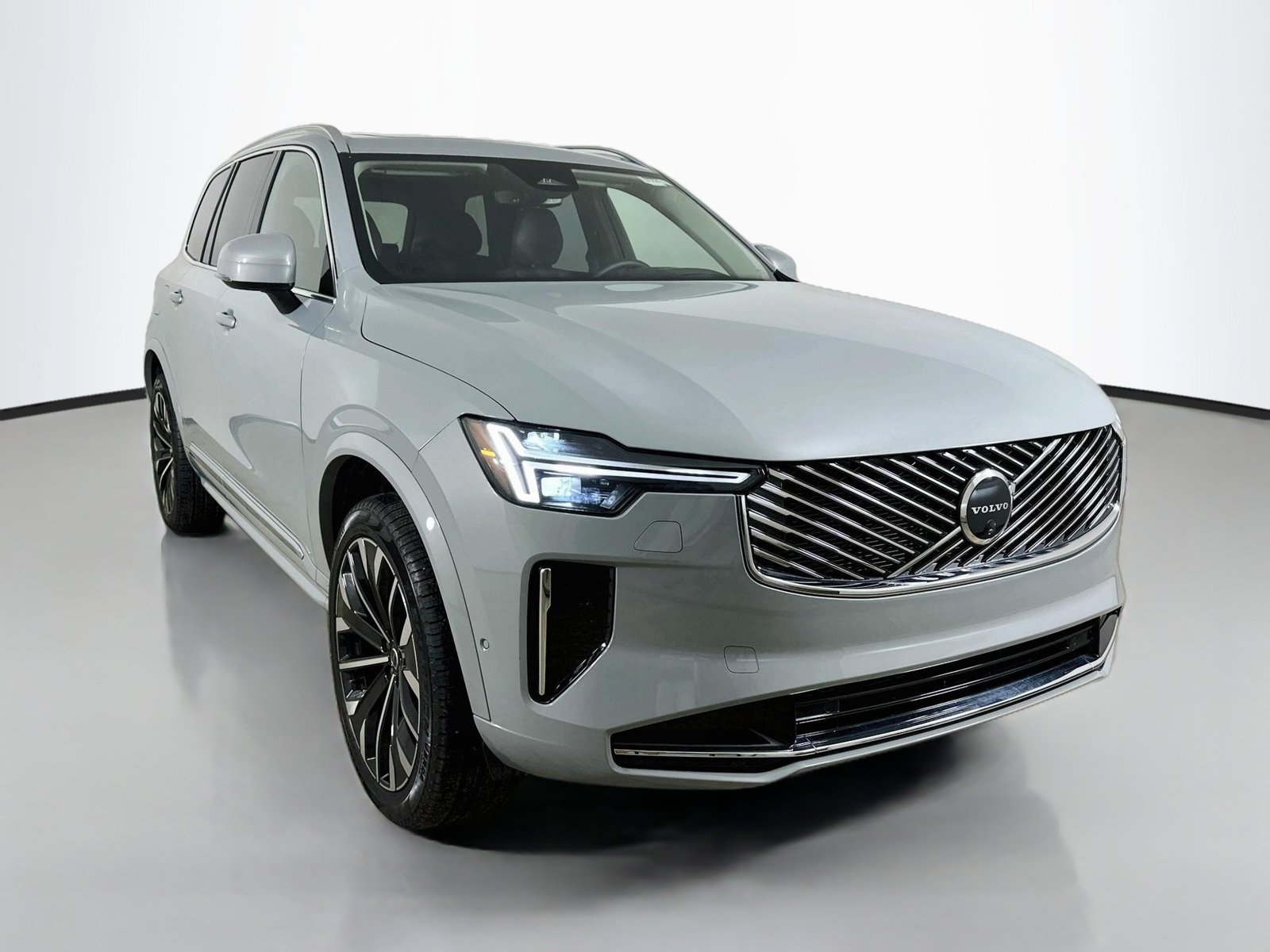 Certified 2026 Volvo XC90 B6 Ultra w/ Protection Package AWD/4WD image 3