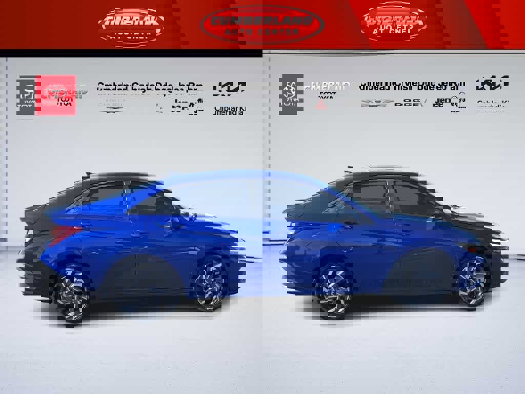 Used 2025 Hyundai Elantra Sport image 9