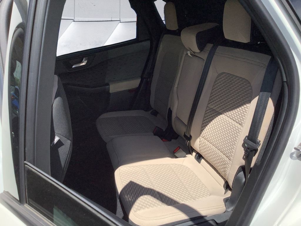 Used 2020 Ford Escape SE image 18