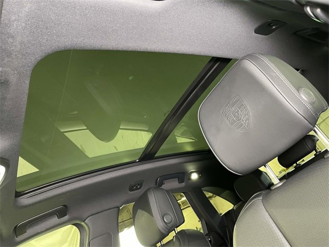 Used 2025 Porsche Macan image 18