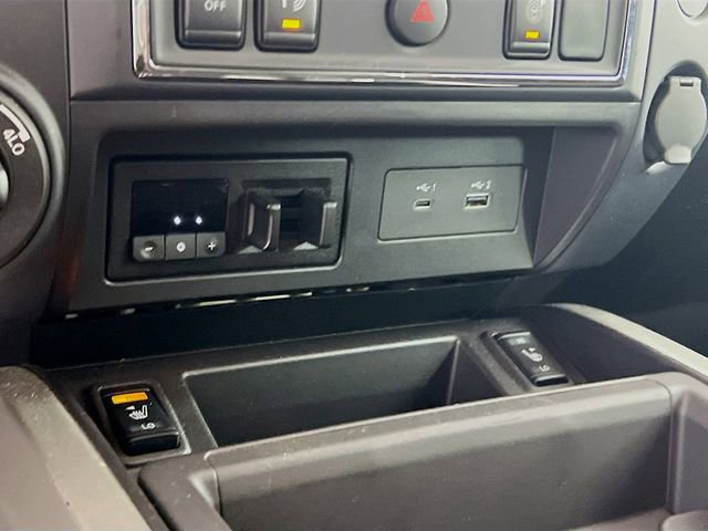 Used 2024 Nissan Titan SV w/ SV Convenience Package image 15