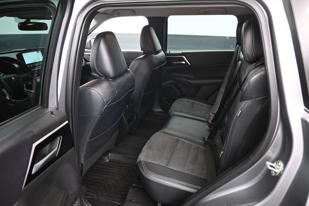 Used 2023 Mitsubishi Outlander SE FWD image 10
