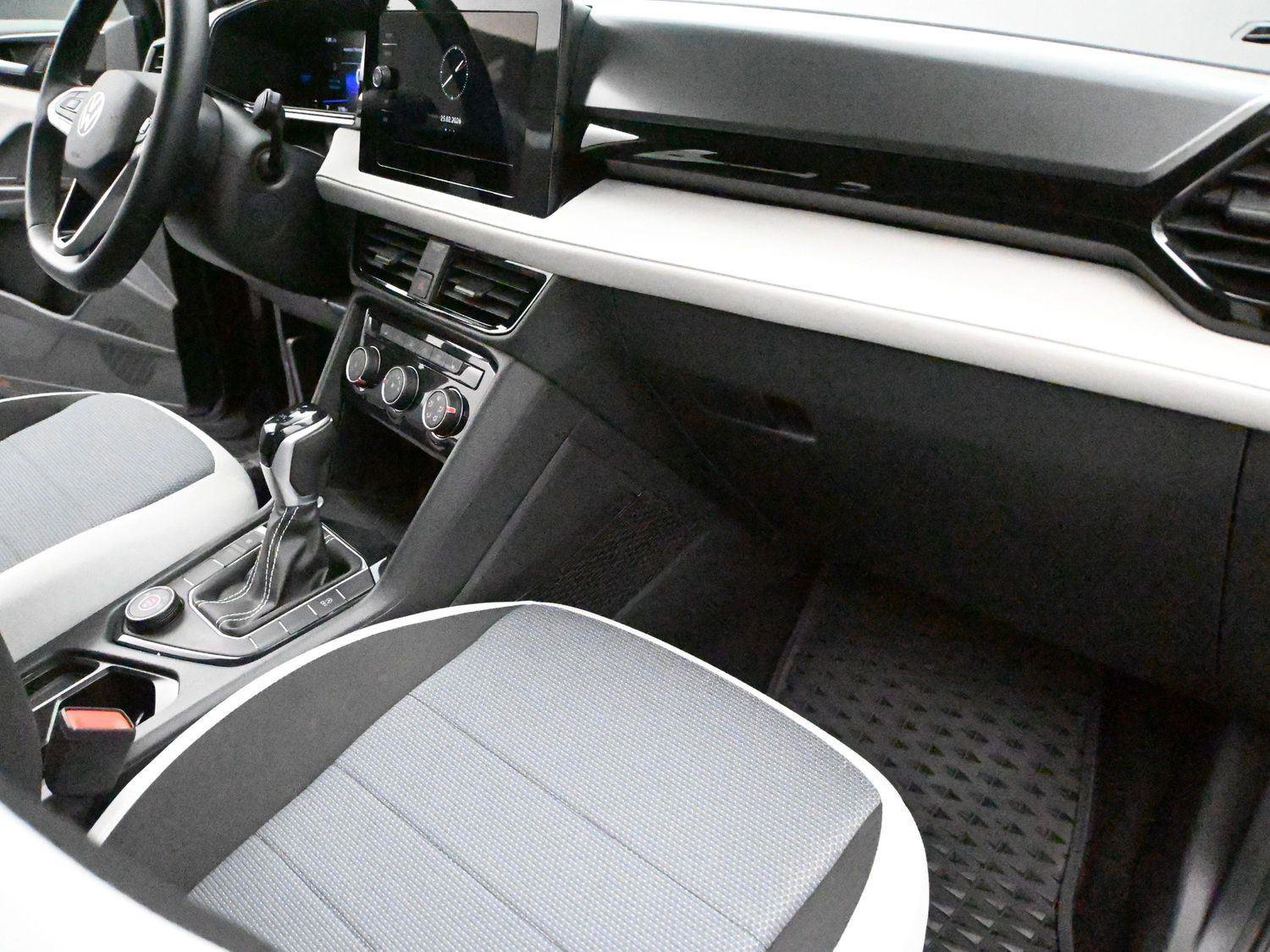 Certified 2025 Volkswagen Taos S w/ Taos Adventure Package (SXB) AWD/4WD image 17