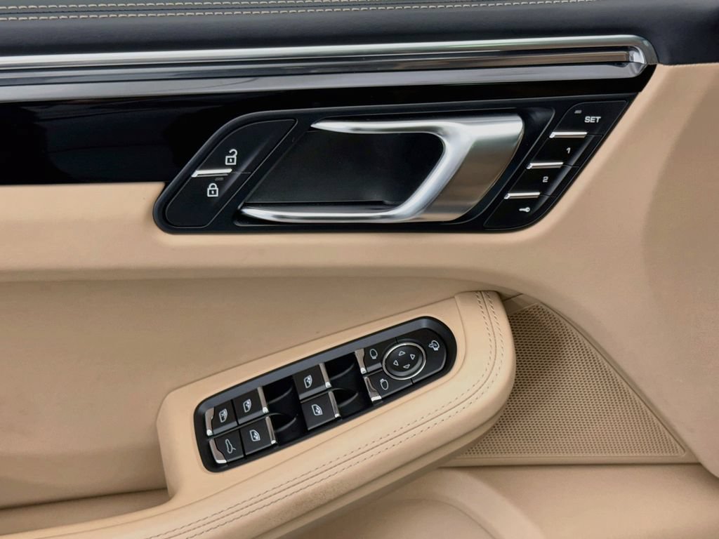 Certified 2025 Porsche Macan S AWD/4WD image 23