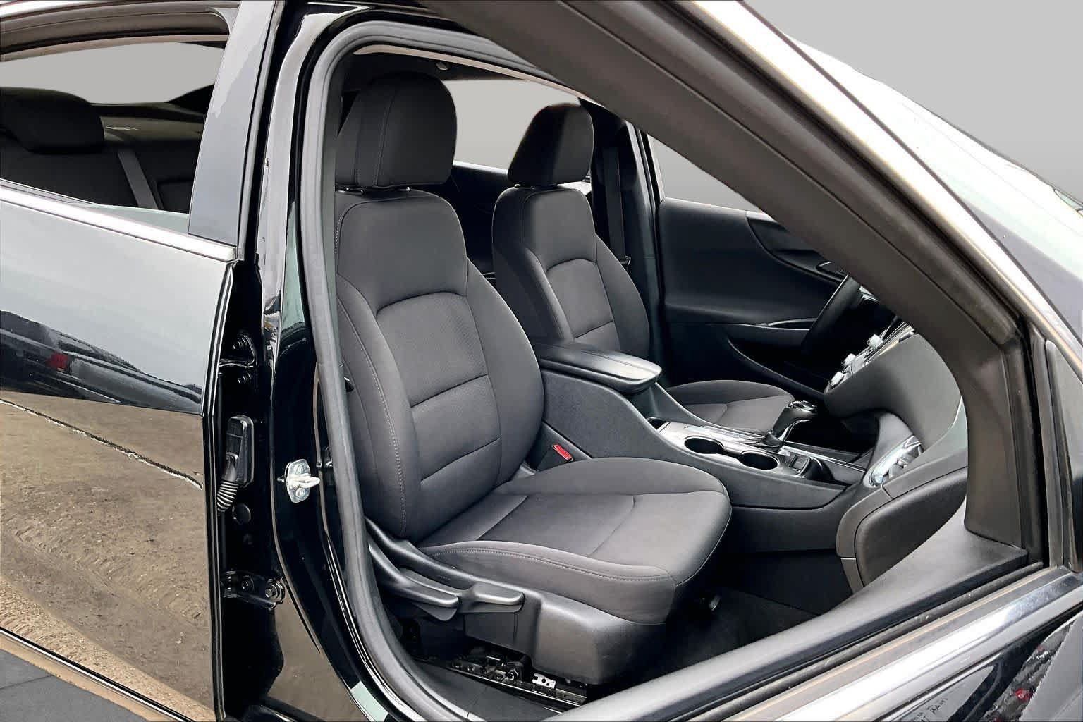 Used 2020 Chevrolet Malibu LT FWD image 9