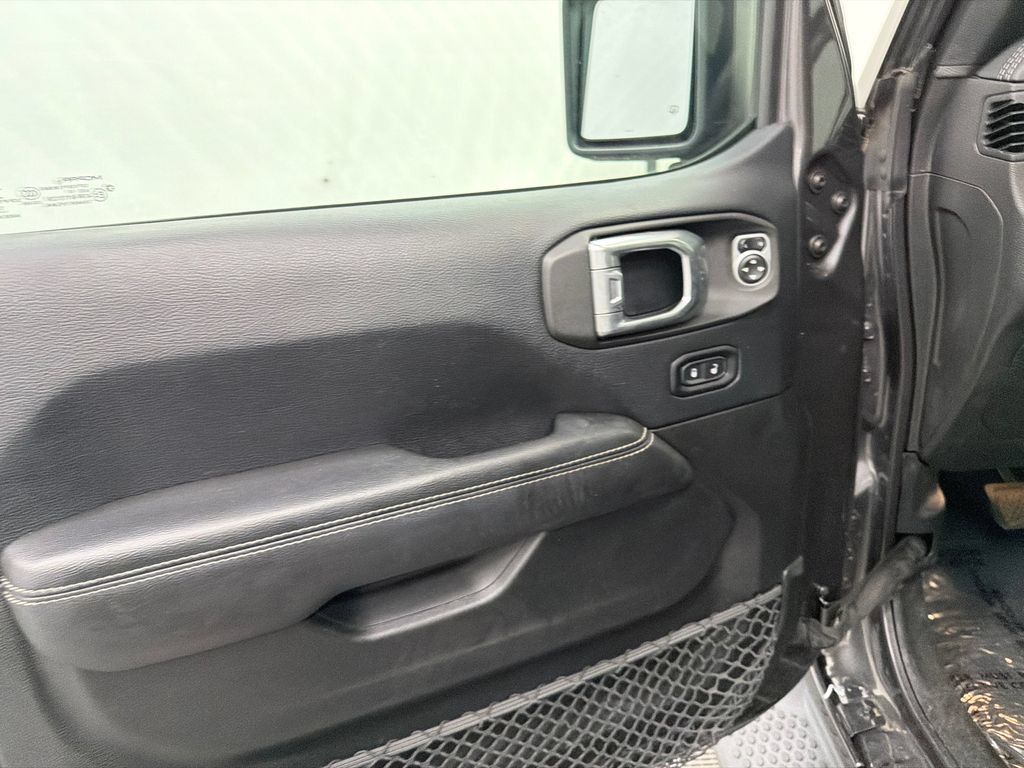 Used 2018 Jeep Wrangler Unlimited Sahara AWD/4WD image 11