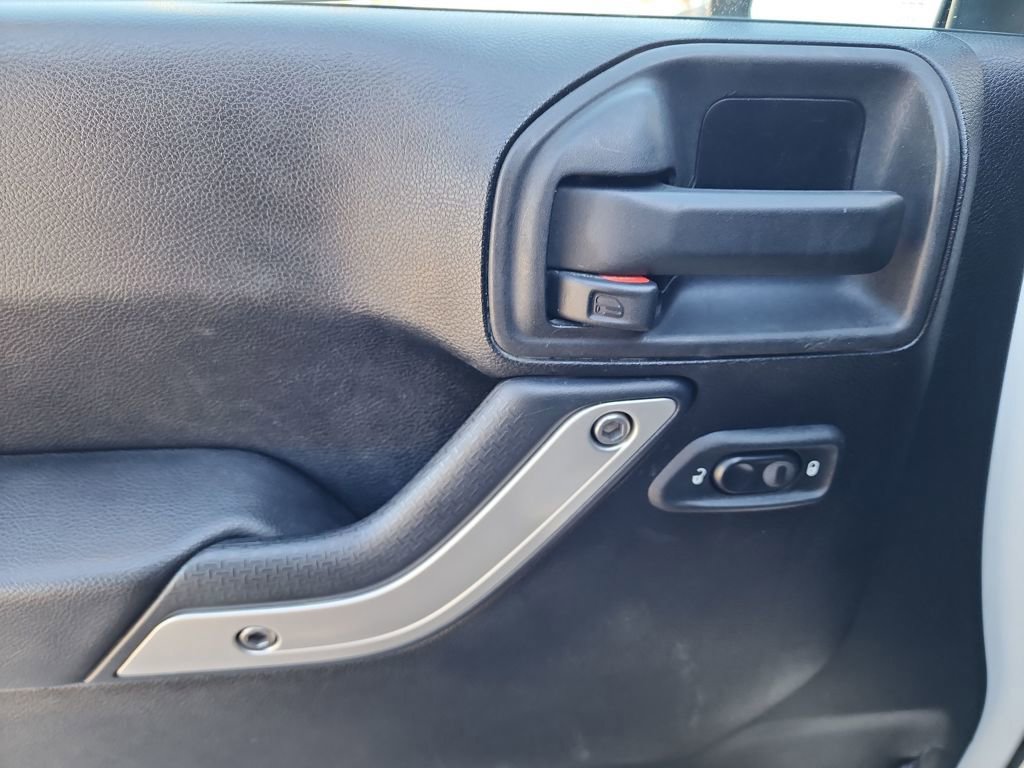 Used 2013 Jeep Wrangler Rubicon w/ PWR Convenience Group image 12