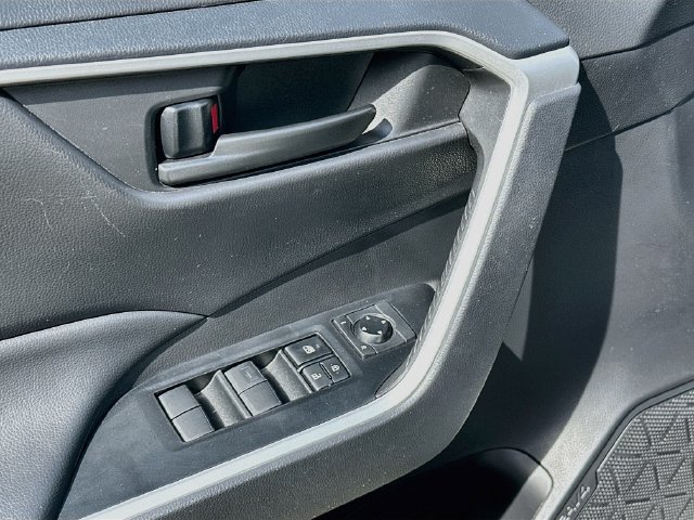 Certified 2023 Toyota RAV4 LE AWD/4WD image 17
