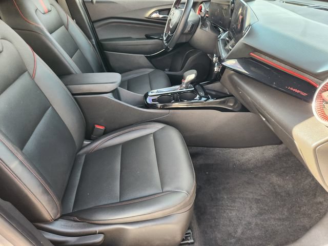Used 2024 Chevrolet Trax RS w/ Sunroof Package FWD image 14