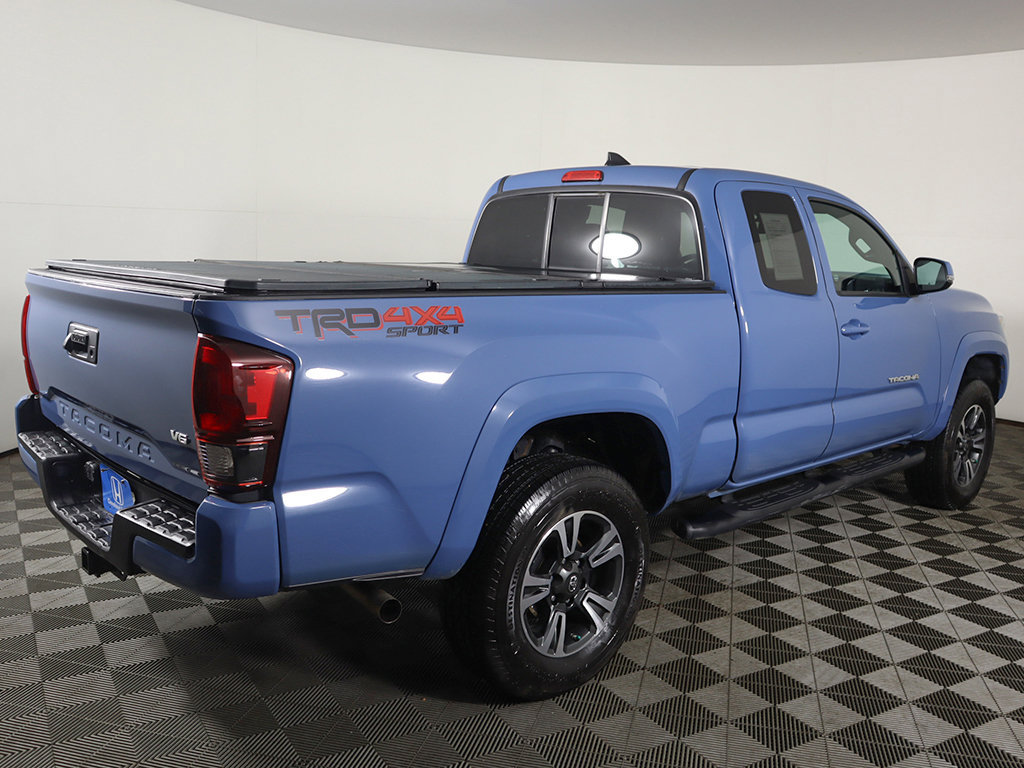 Used 2019 Toyota Tacoma TRD Sport AWD/4WD image 9