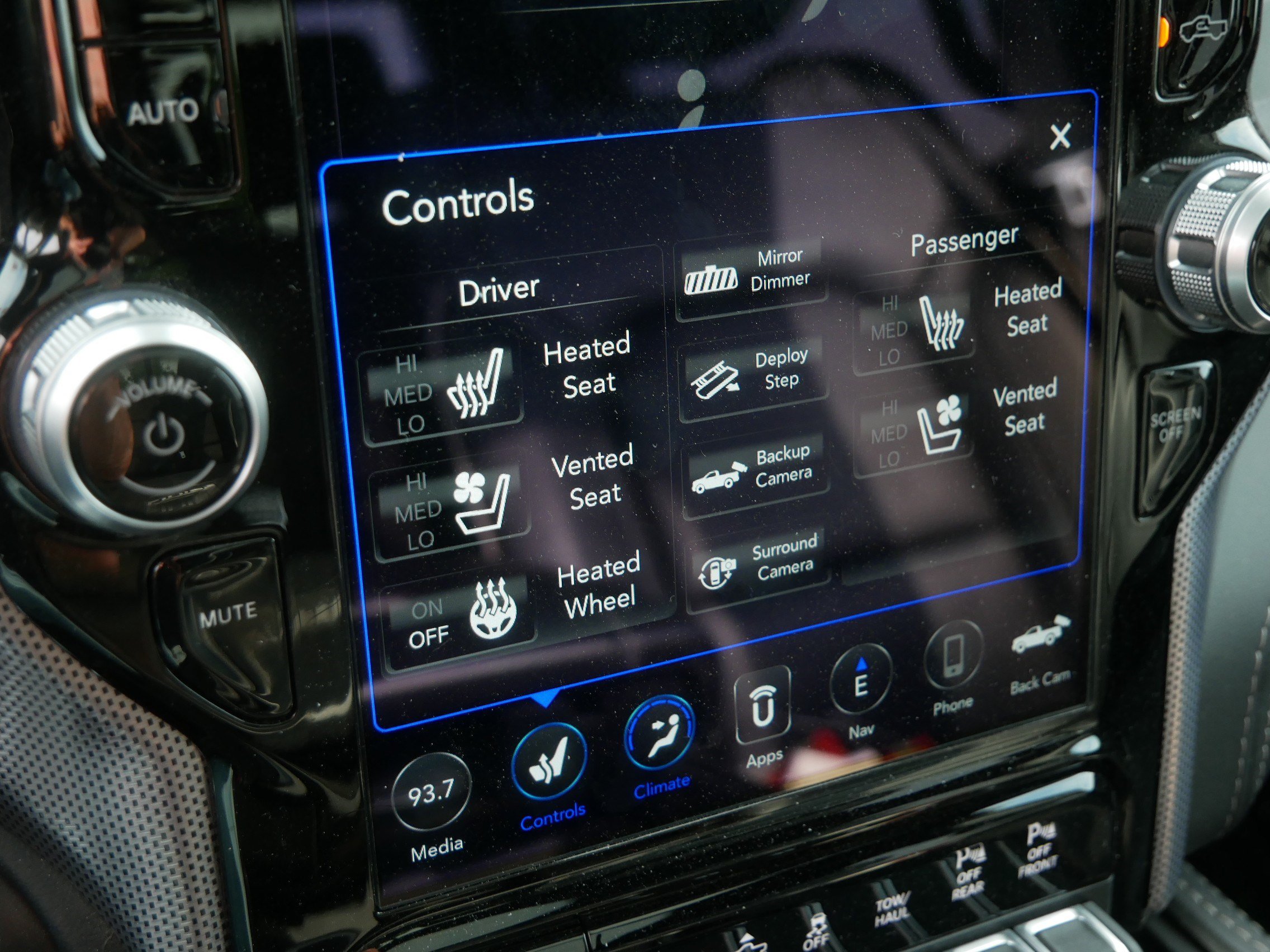 Certified 2020 RAM 1500 Limited w/ Black Appearance Package AWD/4WD image 30