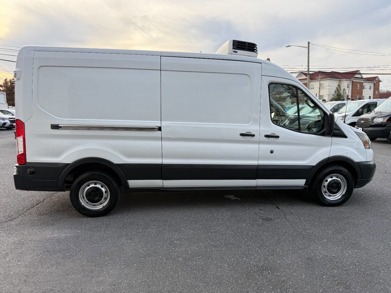 Used 2017 Ford Transit 250 148 Medium Roof image 36