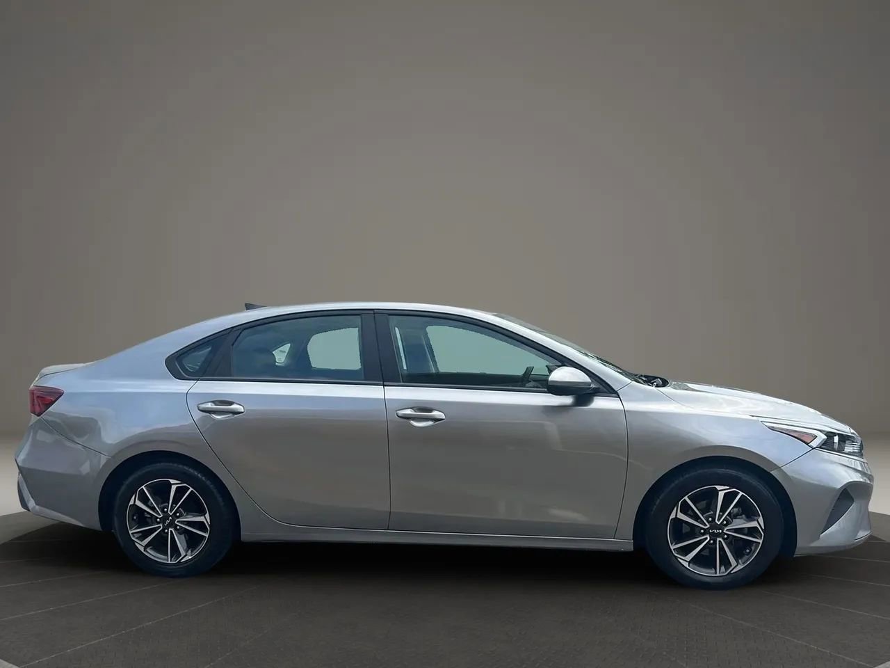 Used 2023 Kia Forte LXS image 4