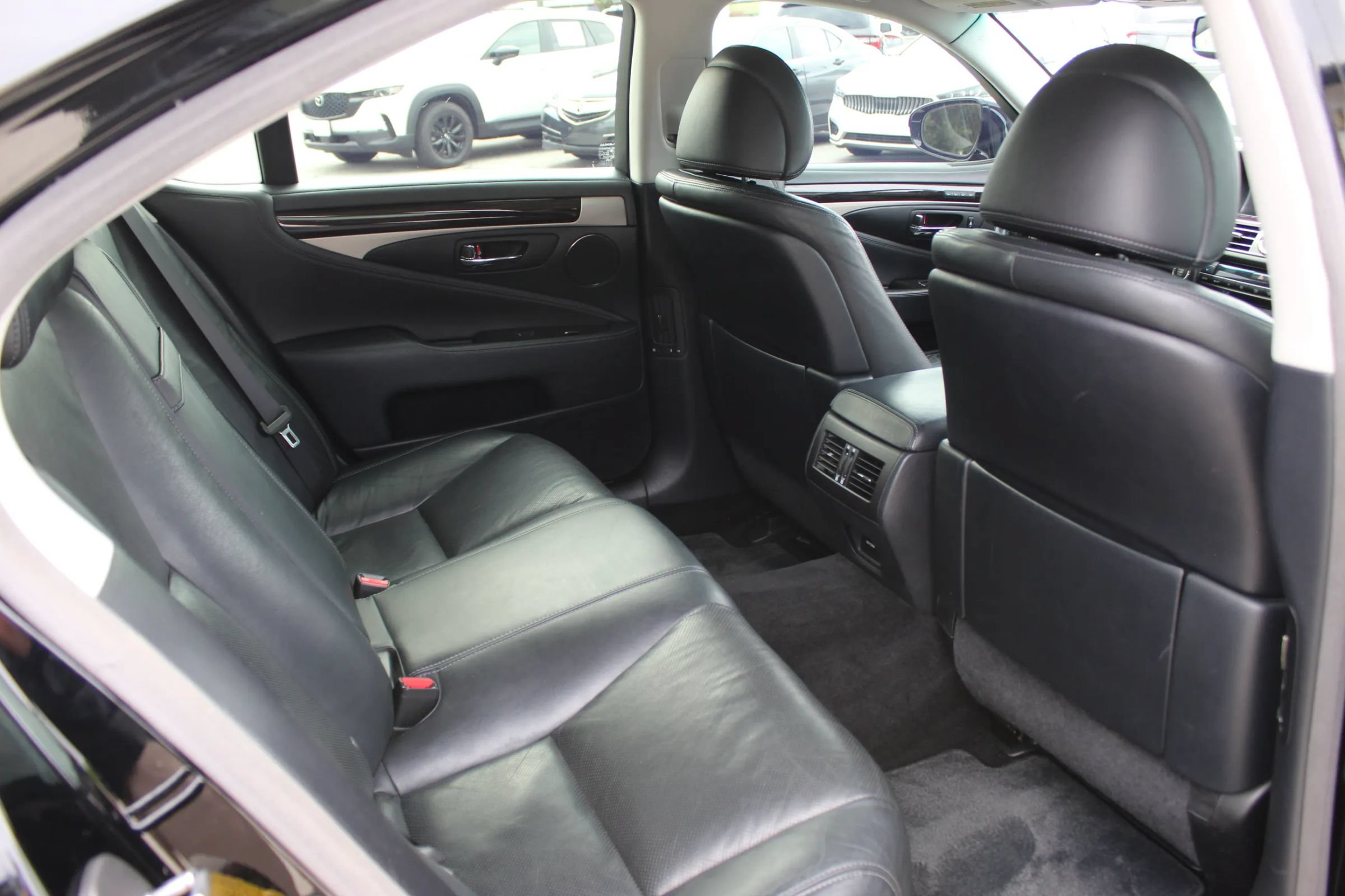 Used 2015 Lexus LS 460 AWD w/ Comfort Package image 26