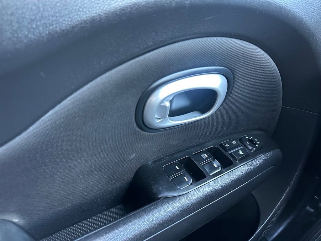 Used 2016 Kia Soul image 11