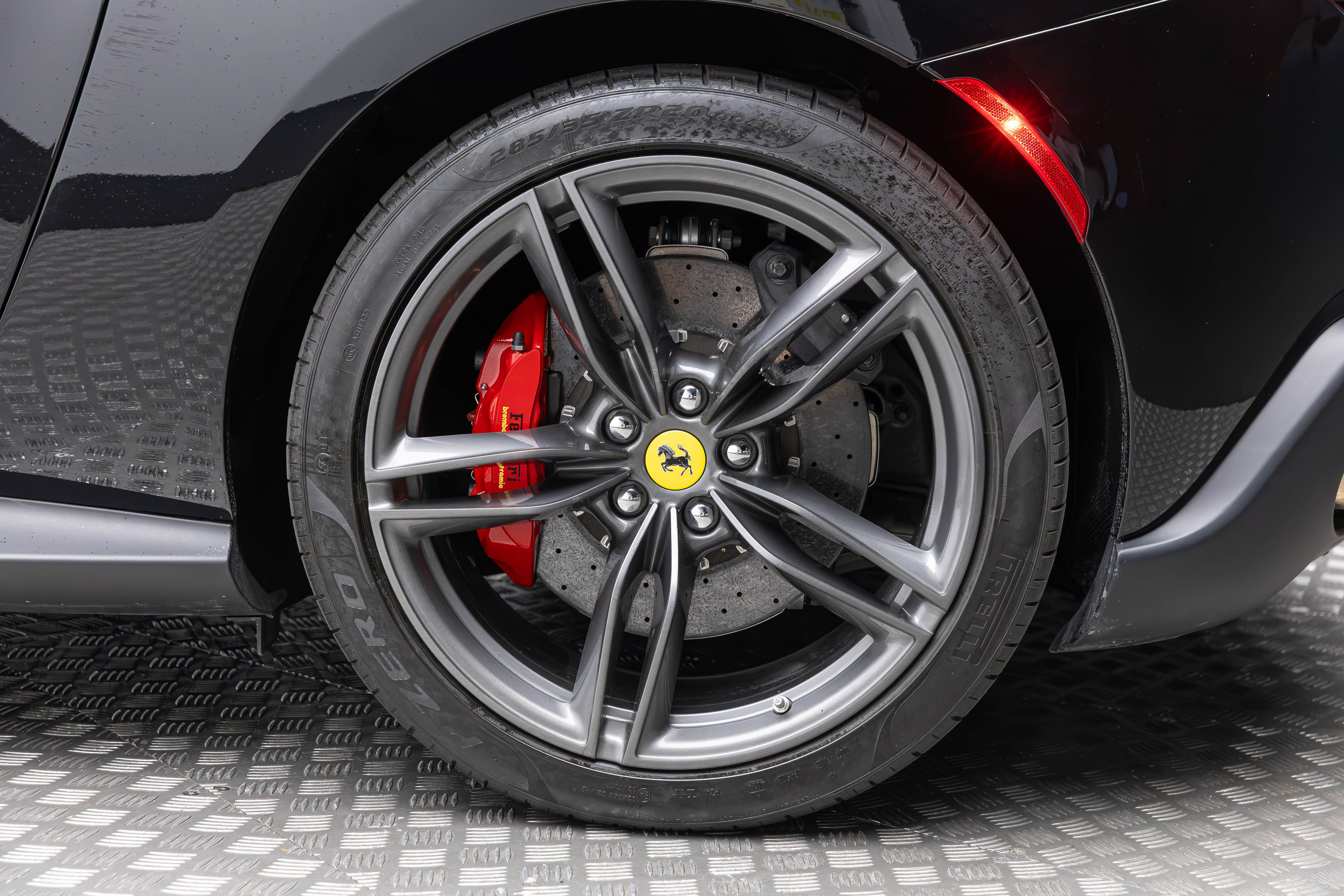 Certified 2025 Ferrari Roma Spider RWD image 28