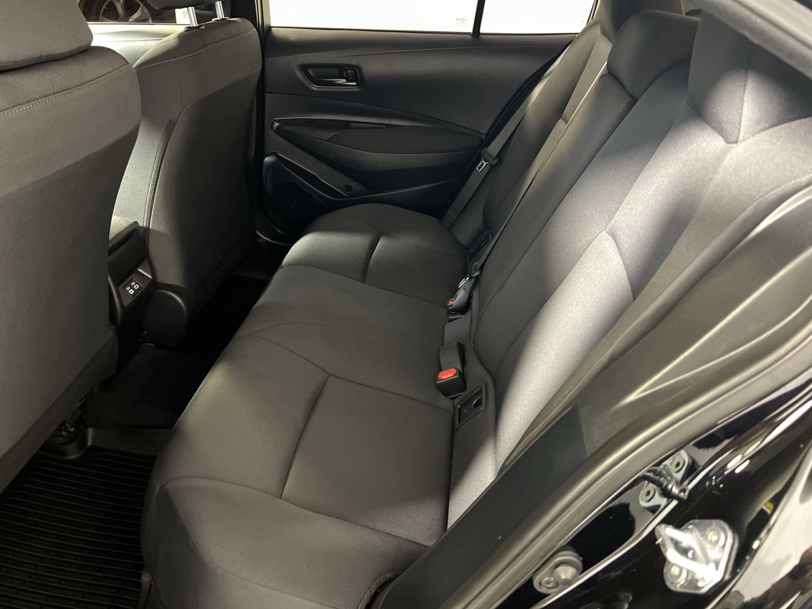 Used 2025 Toyota Corolla LE FWD image 21