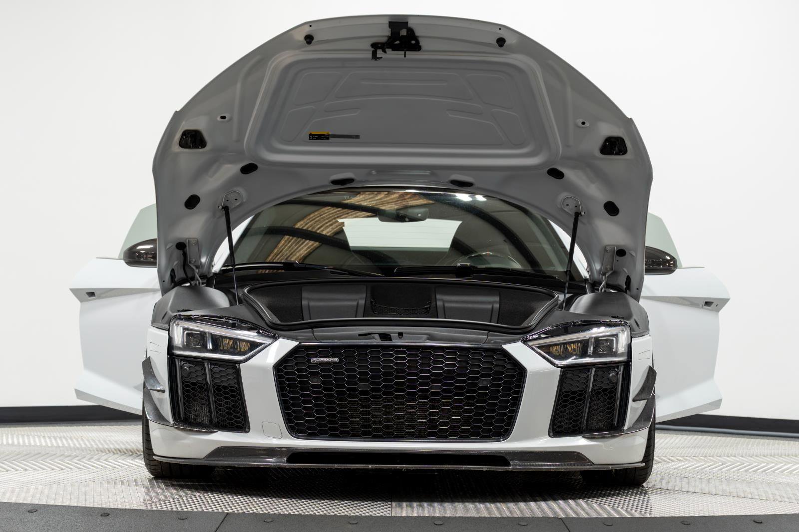 Used 2017 Audi R8 V10 plus w/ Full Leather Package image 46