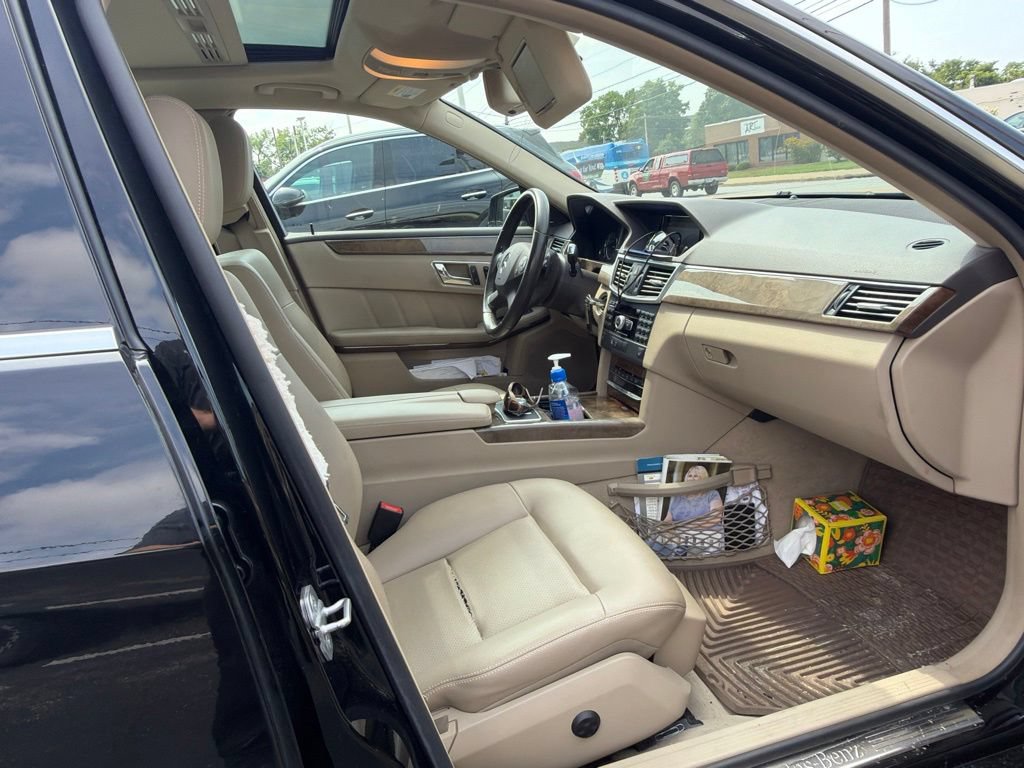 Used 2011 Mercedes-Benz E 350 4MATIC Sedan image 2