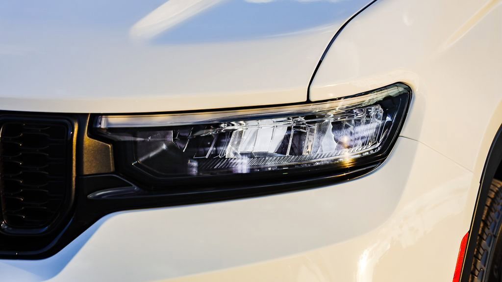 New 2025 Jeep Grand Cherokee Altitude image 5