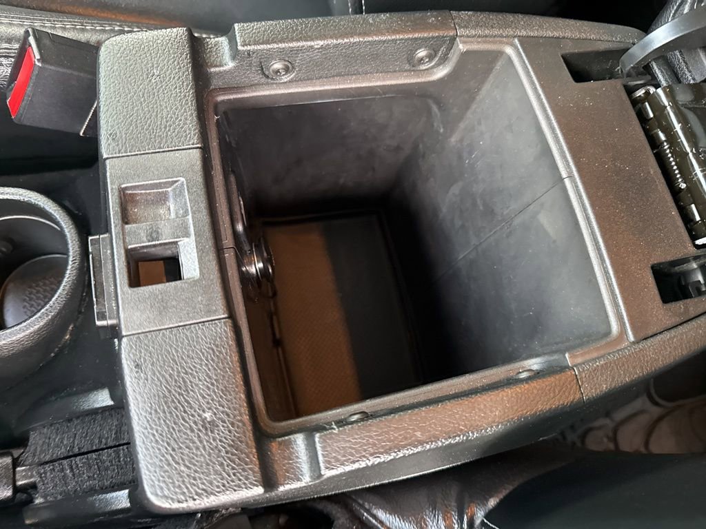 Used 2018 Jeep Wrangler Unlimited Sahara w/ Connectivity Group image 23