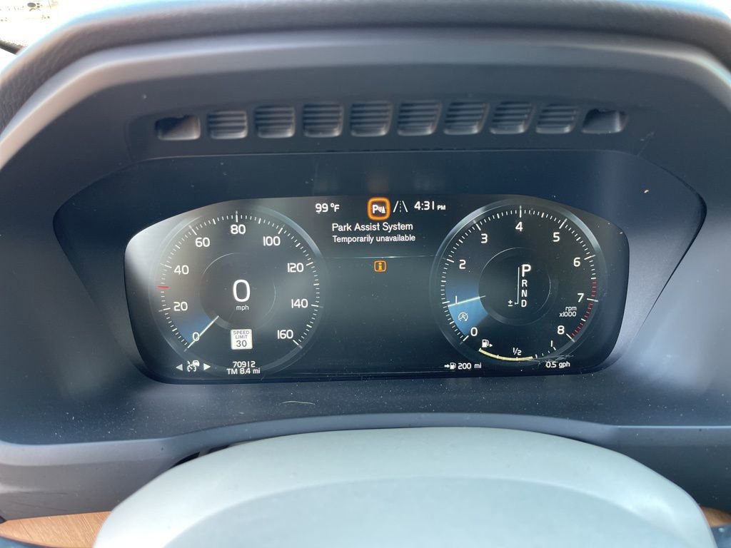 Used 2022 Volvo XC90 T6 Momentum w/ Advanced Package image 11