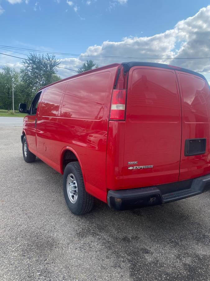 Used 2010 Chevrolet Express 3500 RWD image 3