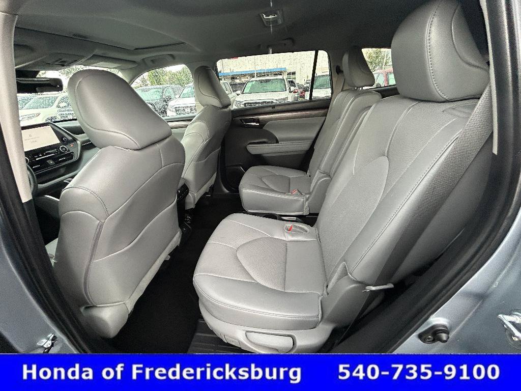 Used 2024 Toyota Highlander Limited AWD/4WD image 27