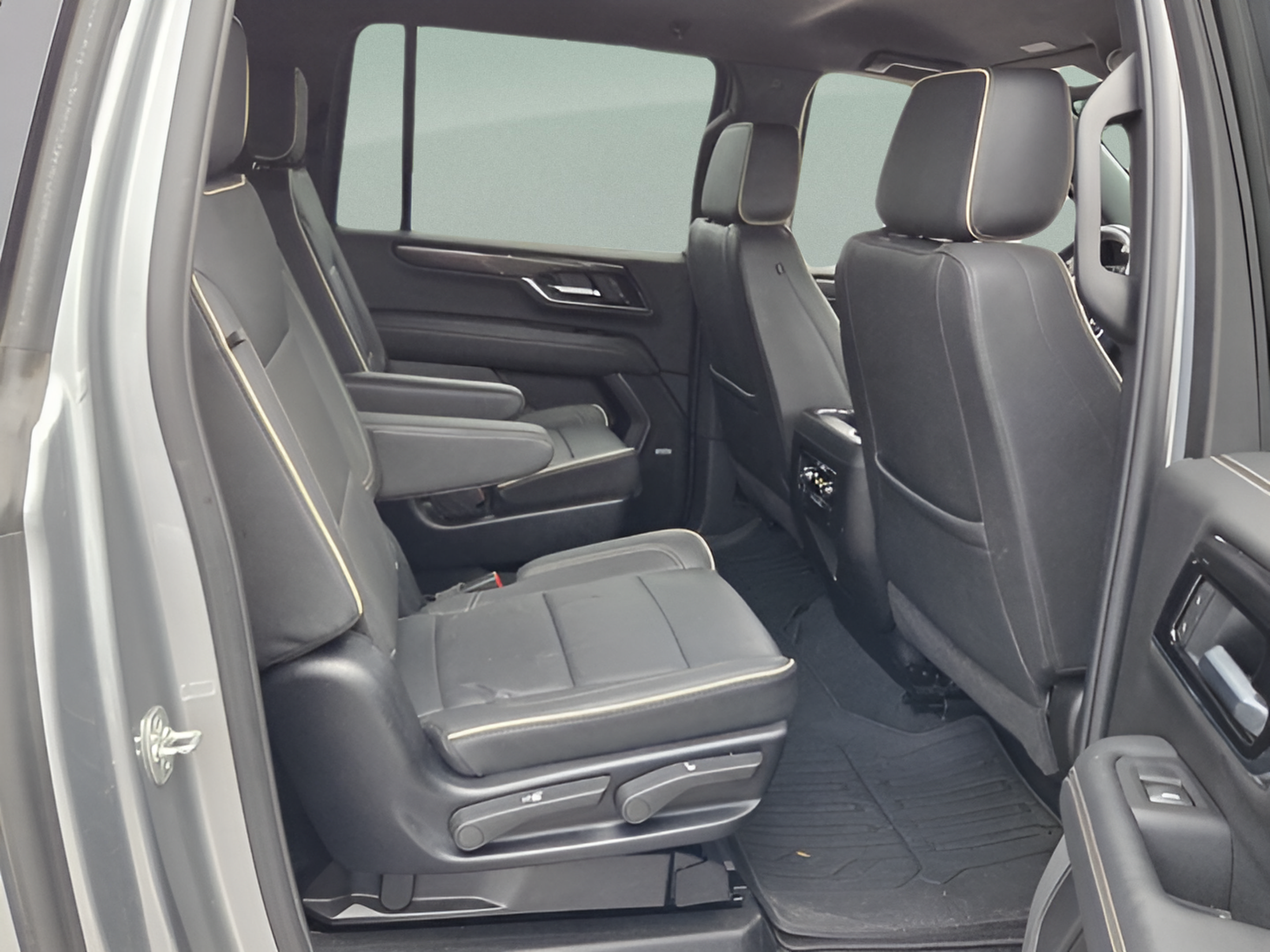 Used 2025 GMC Yukon XL Elevation AWD/4WD image 17