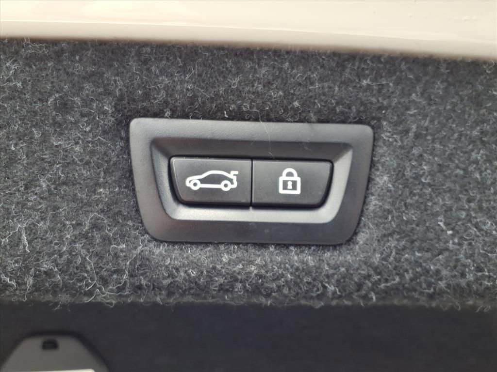 Used 2022 BMW 530i xDrive w/ Convenience Package image 11