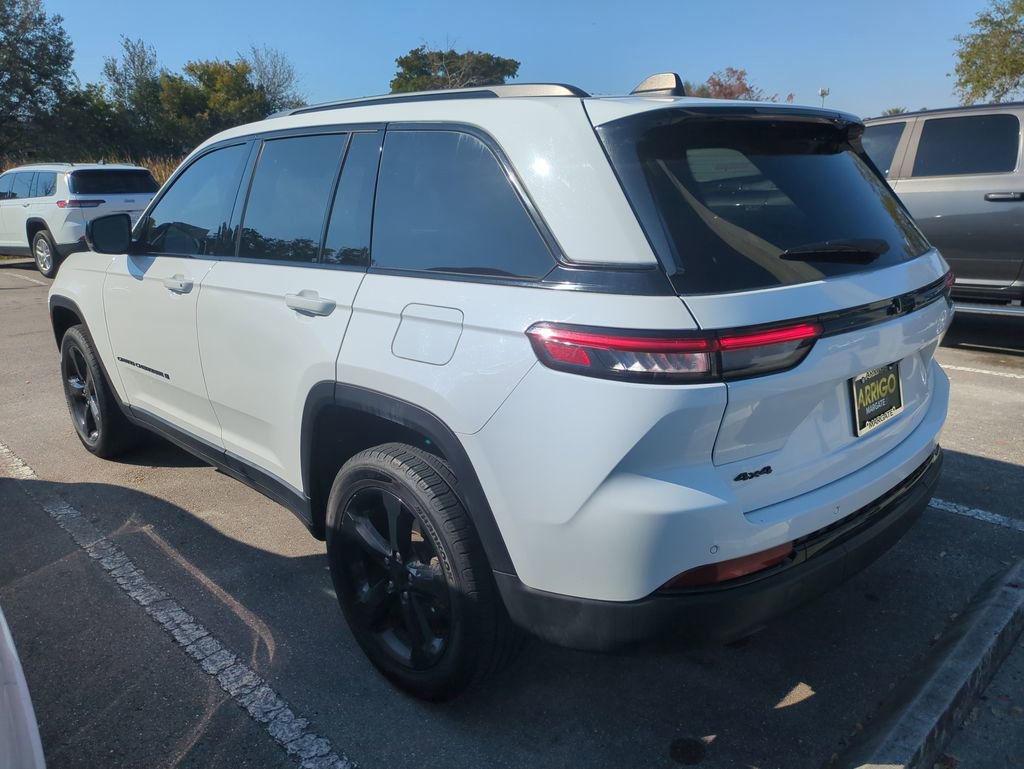 Used 2023 Jeep Grand Cherokee Altitude image 8