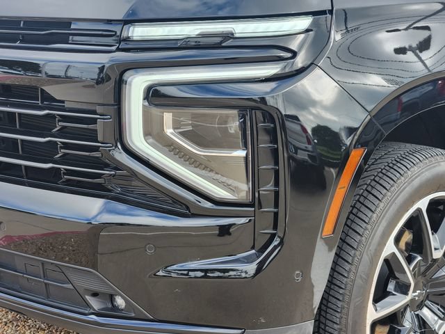 Used 2025 Chevrolet Suburban RST w/ Comfort Package AWD/4WD image 5