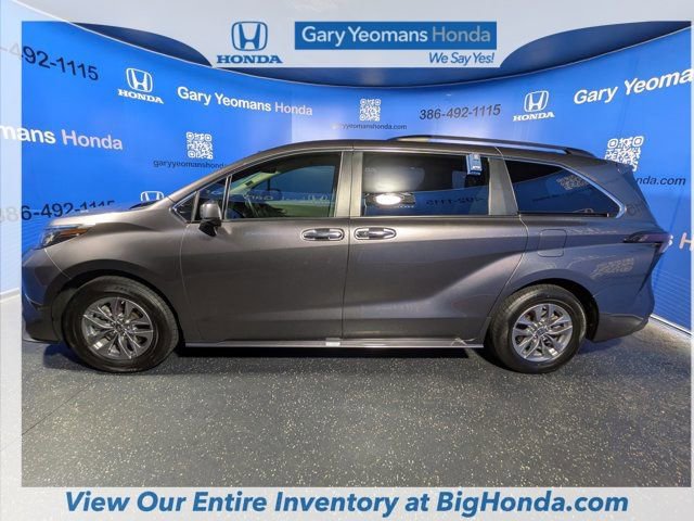 Used 2023 Toyota Sienna XLE image 7