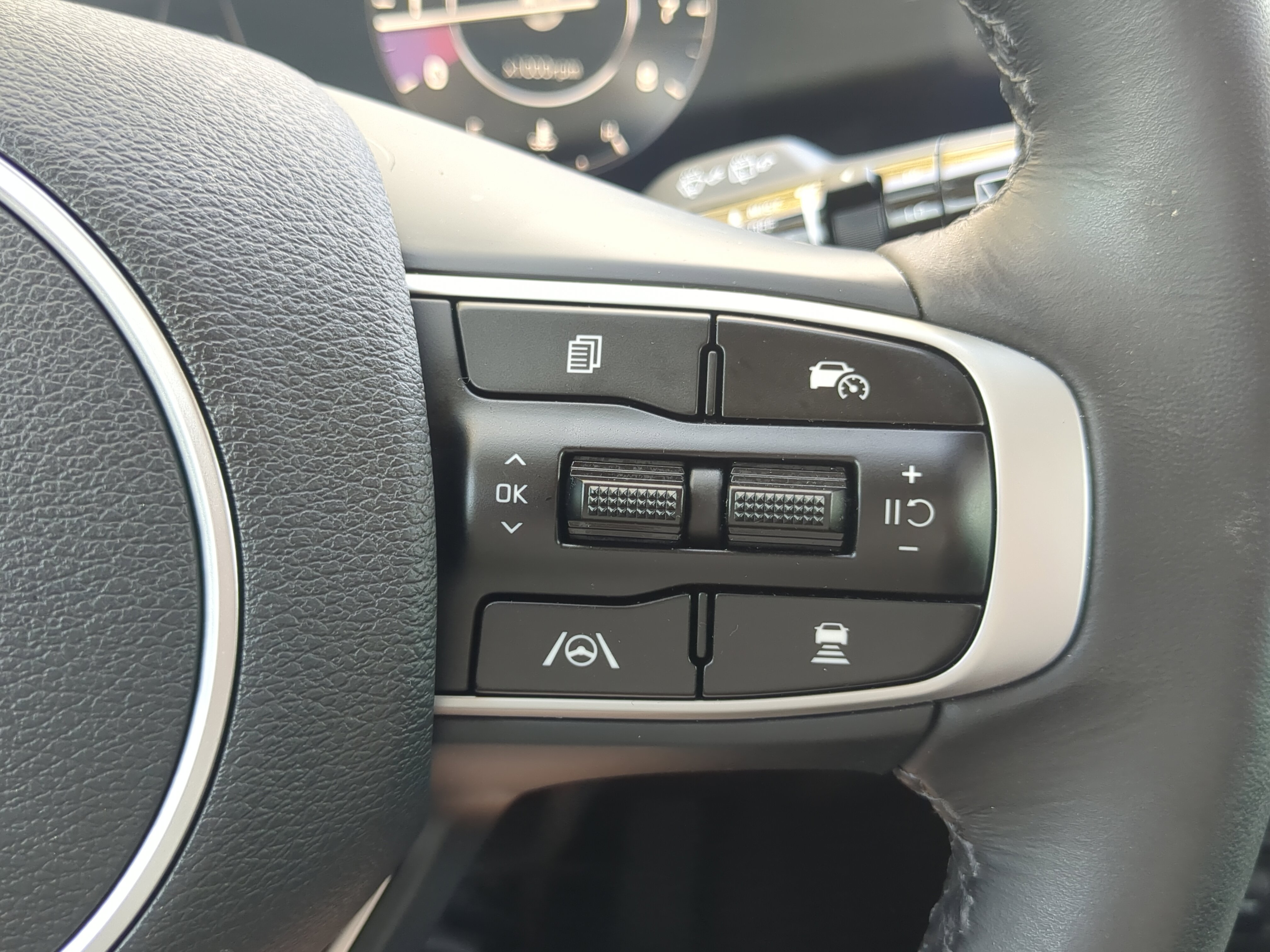 Certified 2025 Kia Sportage SX FWD image 26