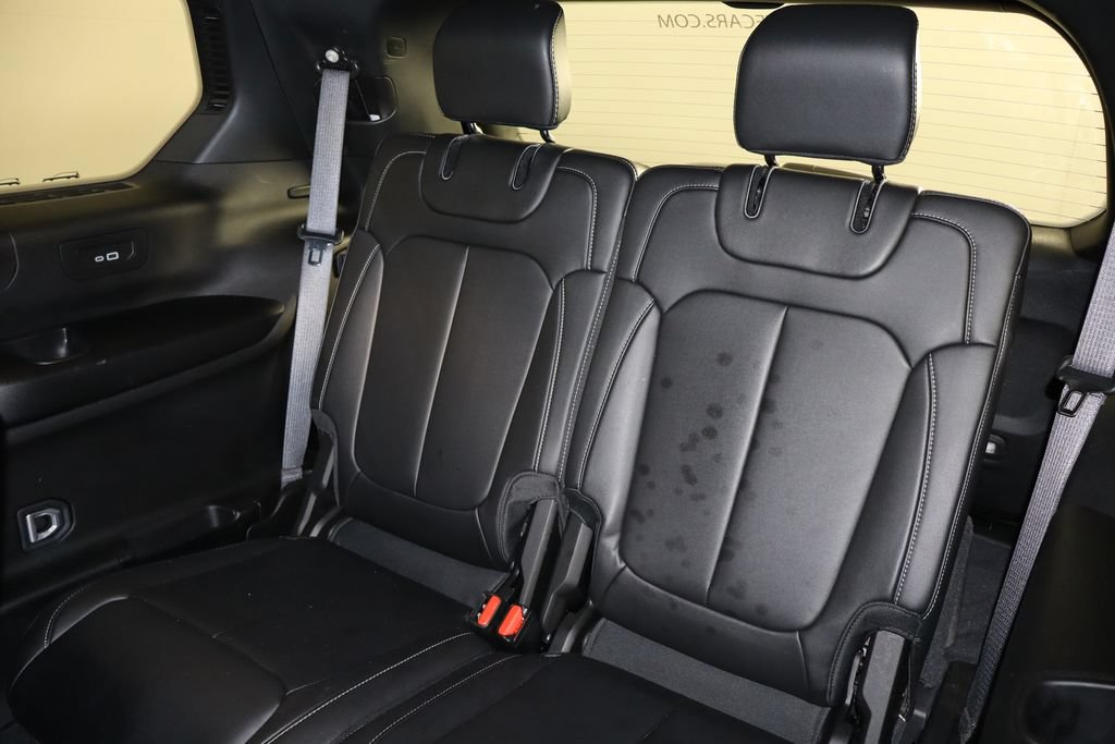 Used 2025 Jeep Grand Cherokee L Limited AWD/4WD image 17
