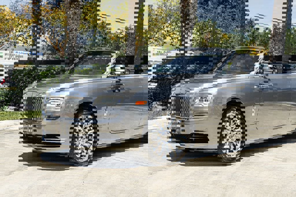 Used 2019 Rolls-Royce Dawn RWD image 3