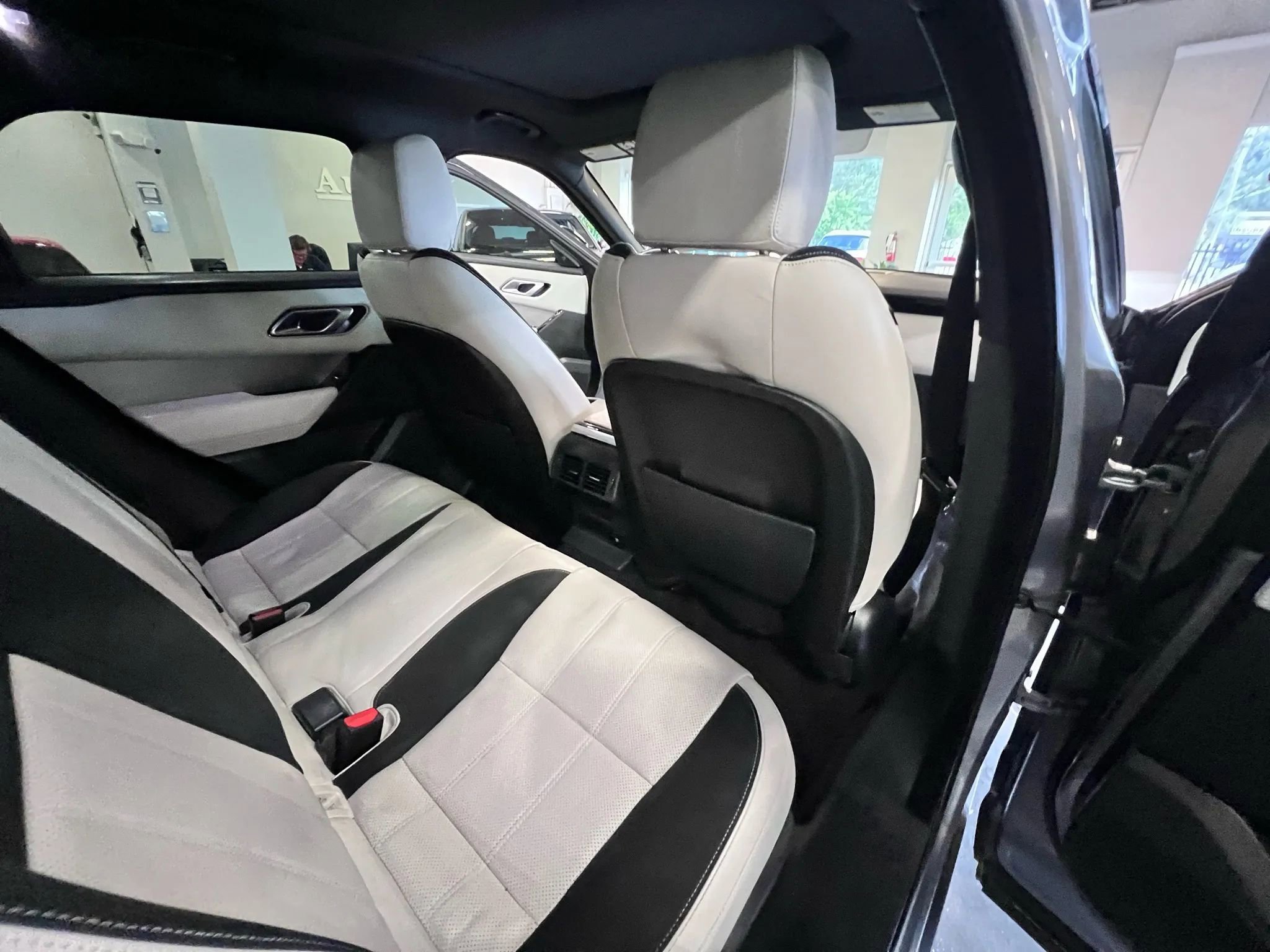 Used 2020 Land Rover Range Rover Velar R-Dynamic S image 23