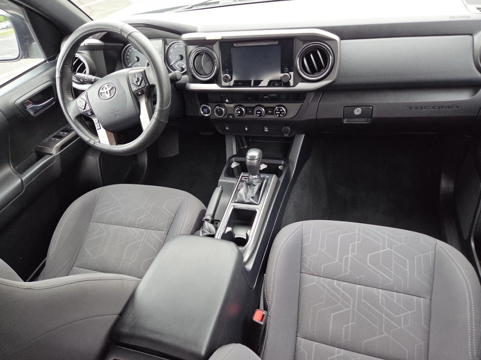Used 2017 Toyota Tacoma TRD Sport AWD/4WD image 28