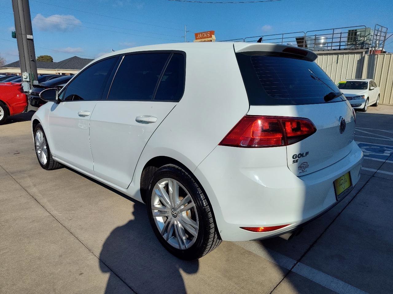 Used 2016 Volkswagen Golf SE image 6